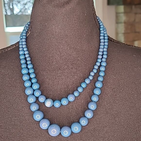 2 string plastic beads with lobster claw closure.  Deep turquoise - Picture 1 of 4